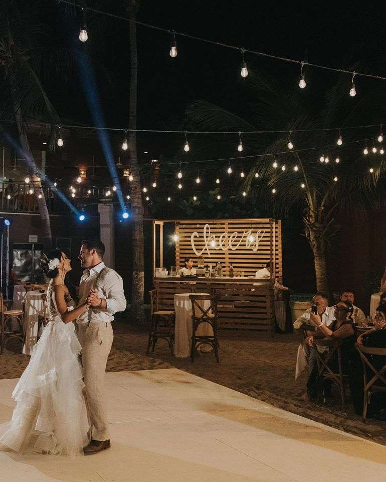 Novios en la pista de baile
