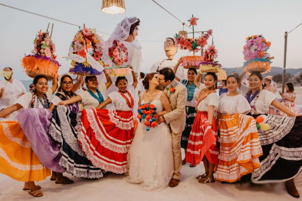 Bodas Huatulco, espectáculo oaxaqueño y Calenda